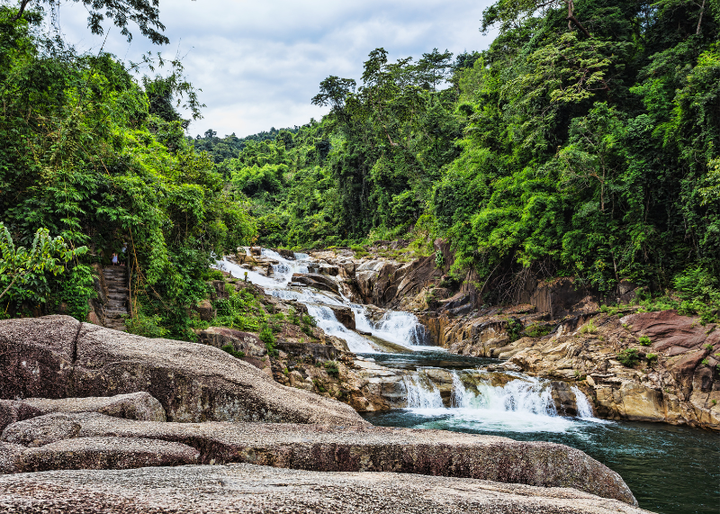 Yang Bay Waterfall1
